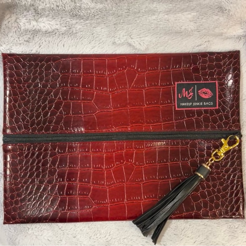 Makeup Junkie Bag in Medium- Sangria